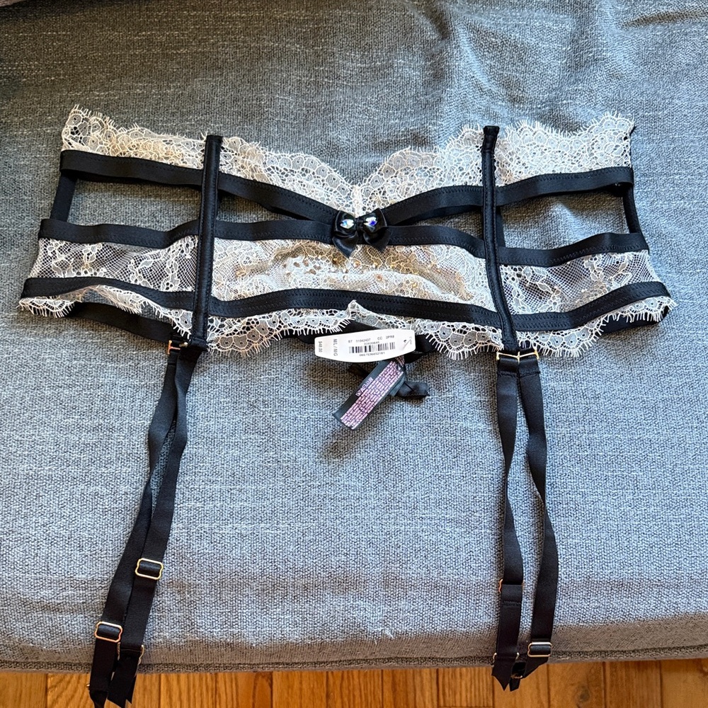 Victoria's Secret Black and Cream Lace Garter Belt